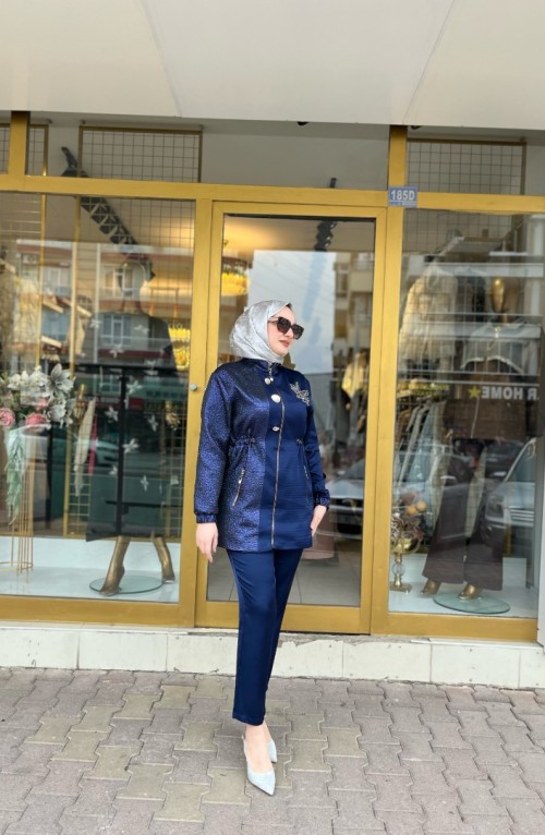 JAKARLI DİK YAKA TAKIM